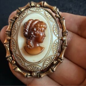 Vintage 1960s Cameo Pendant Brooch